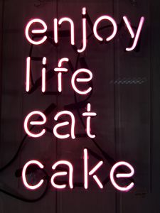 Neon Wewnętrzny- Enjoy life eat cake